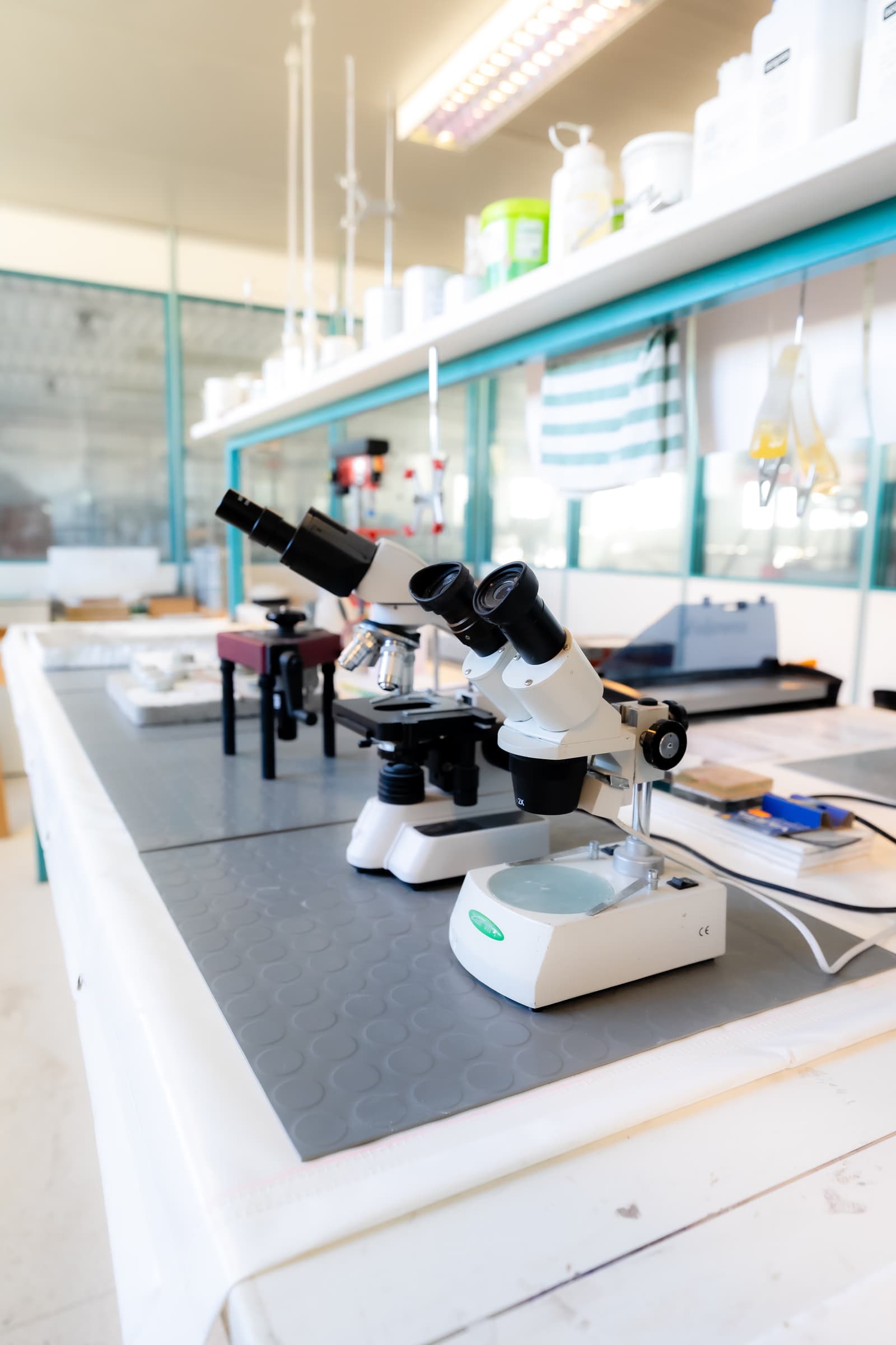 Microscopi per l'analisi dei materiali nel laboratorio
