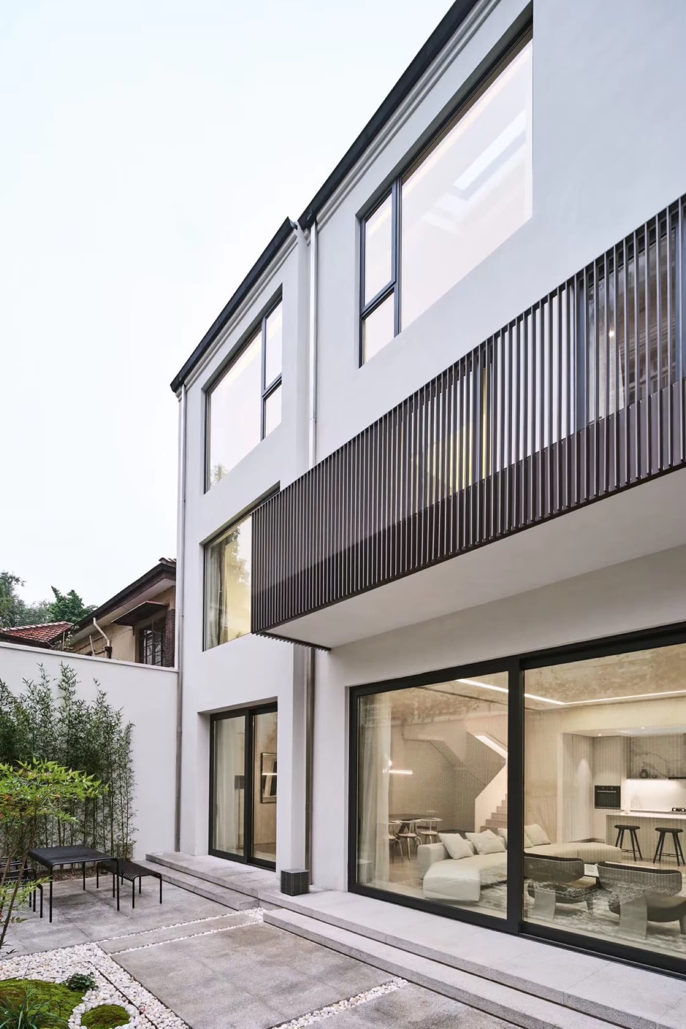 Facciata su cortile interno con rivestimento a spessore